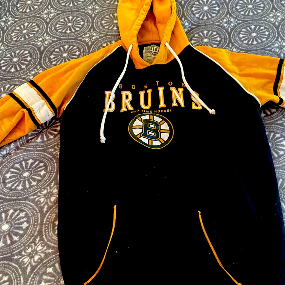 Bruins sweatshirt